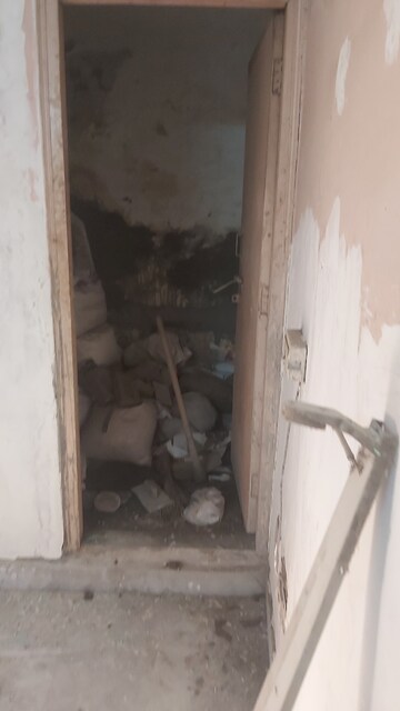 Furnished Amenities in 2.5 BHK Builder Floor at Mayur Vihar Phase 1 – for Sale