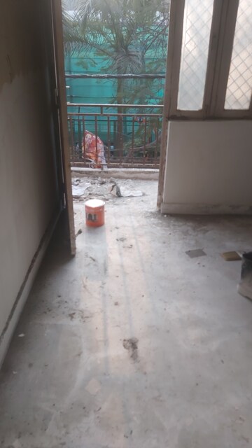 Room in 2.5 BHK Builder Floor at Mayur Vihar Phase 1 – for Sale