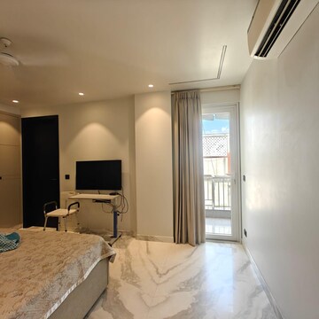 Master Bedroom in 4 BHK Builder Floor at Defence Colony – for Sale