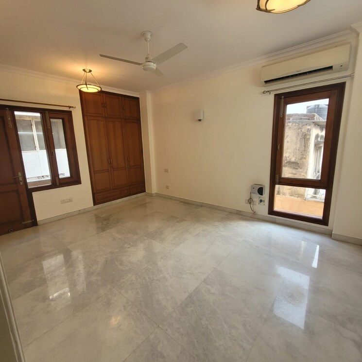 Room, south extension ii 3 Bedroom 4500 Sq.Ft. Independent House In South Extension ii Delhi 7689234