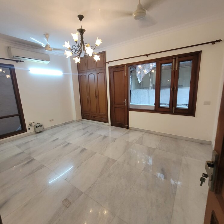 Room, south extension ii 3 Bedroom 4500 Sq.Ft. Independent House In South Extension ii Delhi 7689234