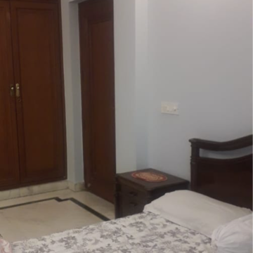 Bedroom in 4 BHK Builder Floor at Defence Colony – for Sale
