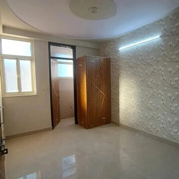 Room in 2 BHK Builder Floor at Sector 73 – for Sale