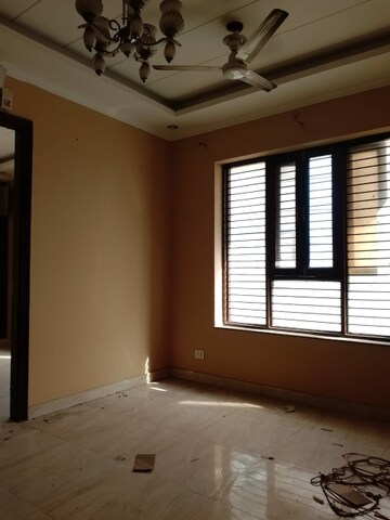 Room in 2 BHK Builder Floor at Sainik Colony – for Sale