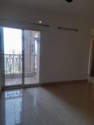 Room in 2 BHK Apartment at Amrapali Golf Homes, Sector 4, Greater Noida – for Sale