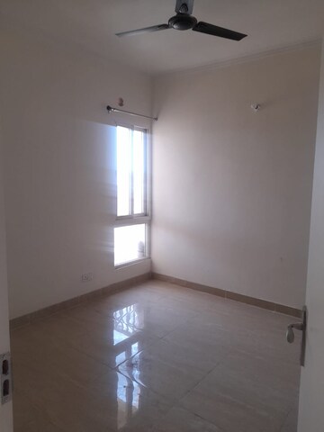 Room in 2 BHK Apartment at Amrapali Golf Homes, Sector 4, Greater Noida – for Sale