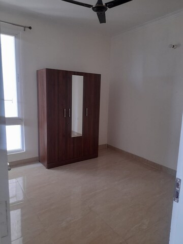 Room in 2 BHK Apartment at Amrapali Golf Homes, Sector 4, Greater Noida – for Sale