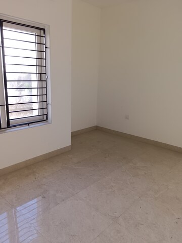 Room in 2 BHK Apartment at BBCL Midland, Sholingnallur – for Sale