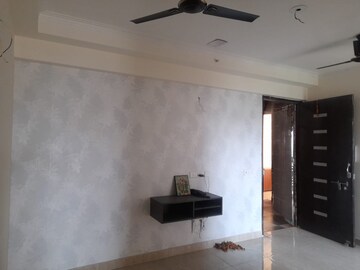 Room in 3 BHK Apartment at Amrapali Golf Homes, Sector 4, Greater Noida – for Sale