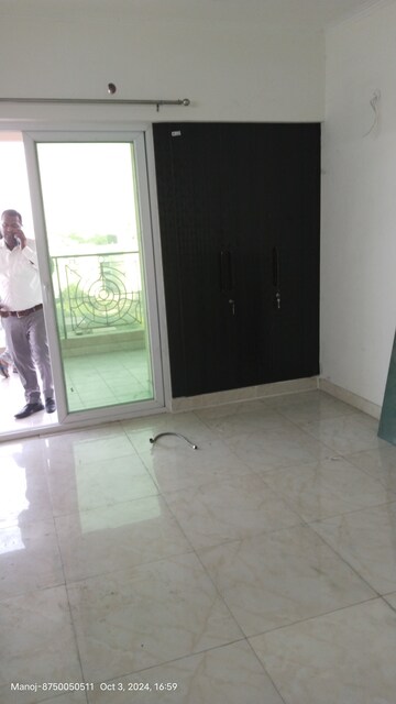 Room in 2 BHK Apartment at Gaurs Siddhartham, Siddharth Vihar – for Sale