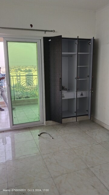 Room in 2 BHK Apartment at Gaurs Siddhartham, Siddharth Vihar – for Sale