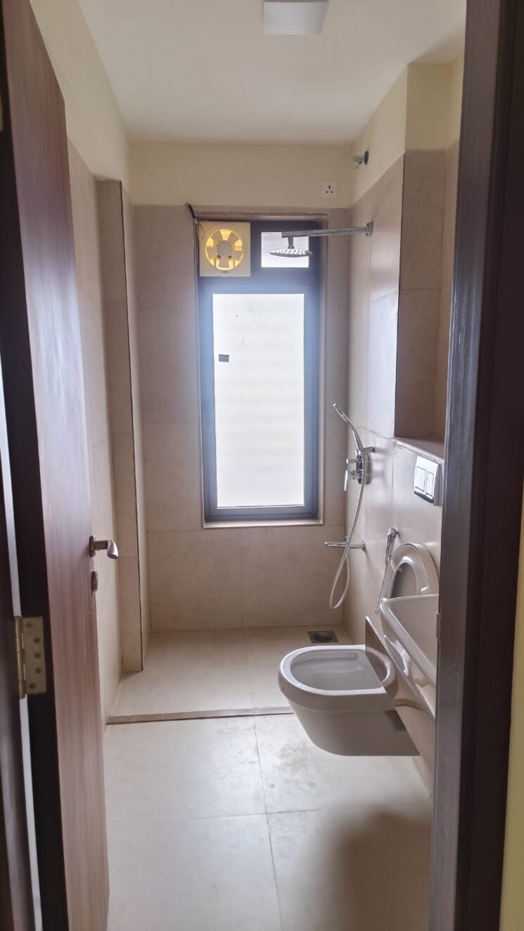 Bathroom, k-raheja-corp-vistas-mumbai 2 Bedroom 828 Sq.Ft. Apartment In Andheri East Mumbai 7690151