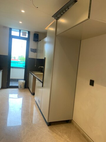 Building Lobby in 4 BHK Builder Floor at Sushant Lok 2, Sector 57 – for Sale
