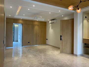 Room in 4 BHK Builder Floor at Sushant Lok 2, Sector 57 – for Sale