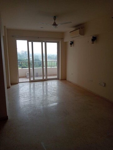 Room in 3 BHK Apartment at DLF The Skycourt, Sector 86 – for Sale