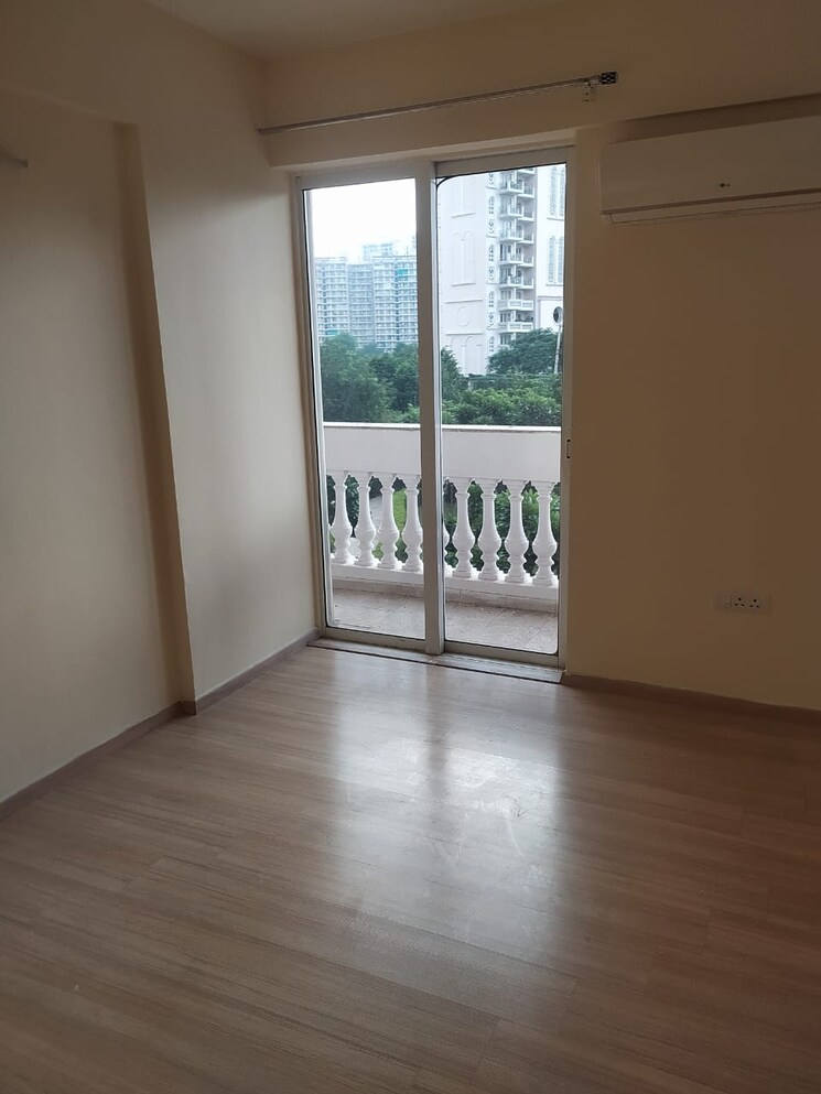 Room, dlf-regal-gardens 3 Bedroom 1730 Sq.Ft. Apartment In Sector 90 Gurgaon 7690487