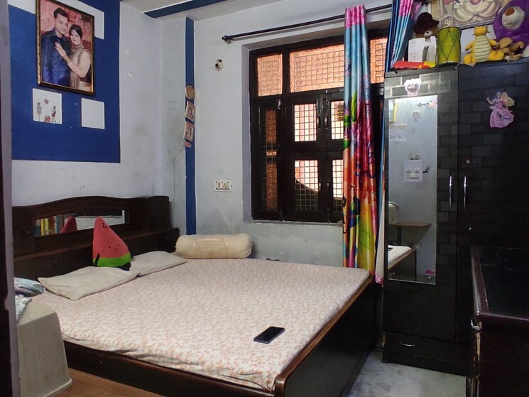 Bedroom, uttam nagar 3 Bedroom 75 Sq.Yd. Builder Floor In Uttam Nagar Delhi 7690779