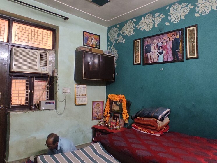 Living Room, uttam nagar 3 Bedroom 75 Sq.Yd. Builder Floor In Uttam Nagar Delhi 7690779