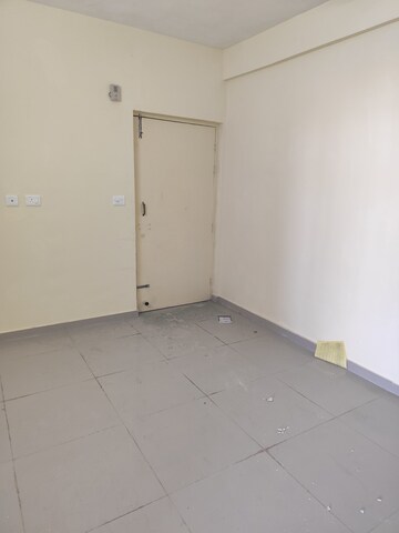 Room in 2 BHK Apartment at Pyramid Heights, Sector 85 – for Rent