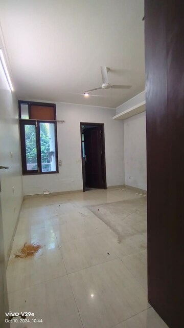 Room in 3 BHK Builder Floor at SS Southend Floors, South City 2 – for Sale