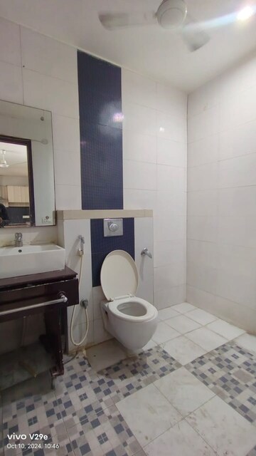 Bathroom in 3 BHK Builder Floor at SS Southend Floors, South City 2 – for Sale