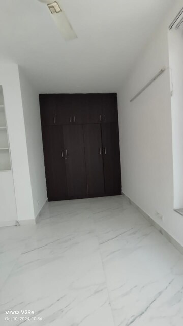 Room in 3 BHK Builder Floor at SS Southend Floors, South City 2 – for Sale