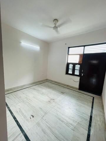 Room in 3 BHK Builder Floor at Ardee City, Sector 52 – for Sale