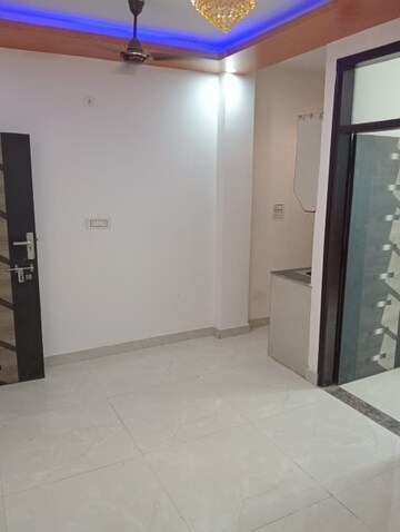 Room in 3 BHK Builder Floor at Mahavir Enclave – for Sale