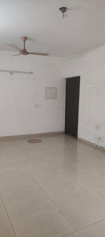 Room in 3 BHK Apartment at Sam Palm Olympia, Sector 16c Greater Noida – for Sale
