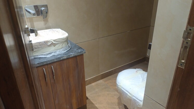Bathroom, east patel nagar 3 Bedroom 1800 Sq.Ft. Builder Floor In East Patel Nagar Delhi 7691681