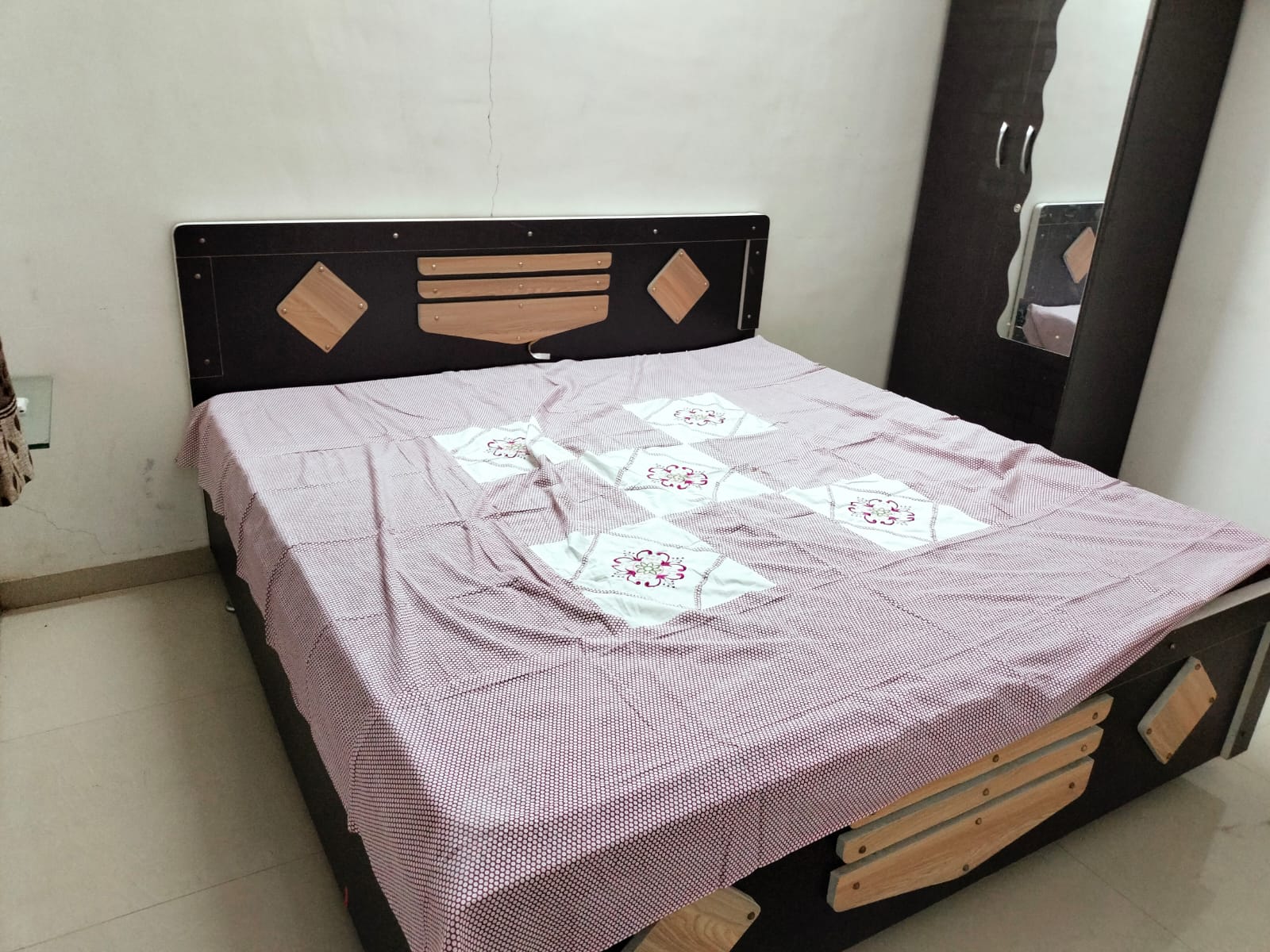 Resale 1.5 Bedroom 400 Sq.Ft. Apartment in Kurla East Mumbai 7691956