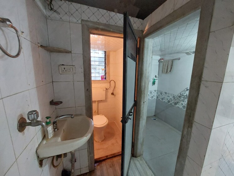 Bathroom, sushila-apartment-naupada 2 Bedroom 800 Sq.Ft. Apartment In Naupada Thane 7692151