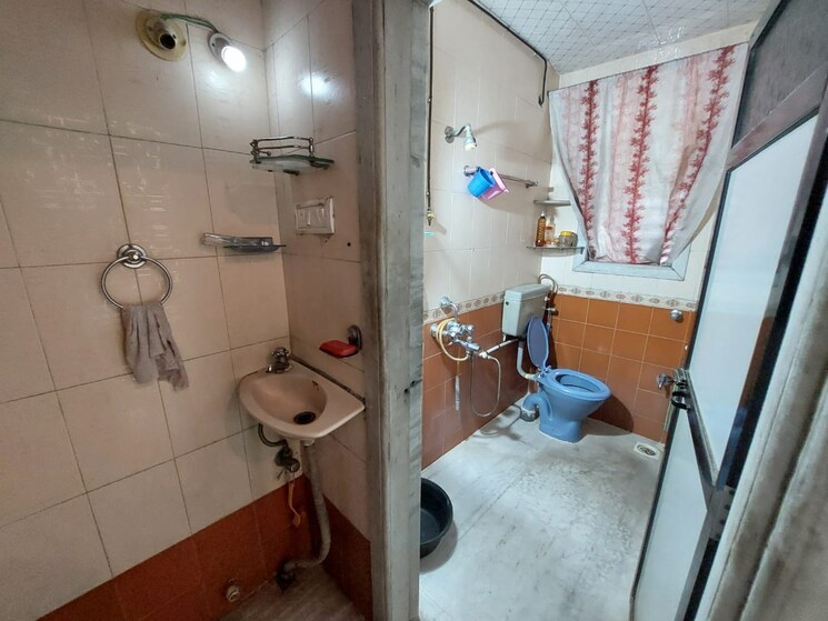 Bathroom, sushila-apartment-naupada 2 Bedroom 800 Sq.Ft. Apartment In Naupada Thane 7692151