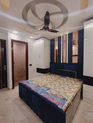 Furnished Amenities in 3 BHK Builder Floor at Uttam Nagar West – for Sale