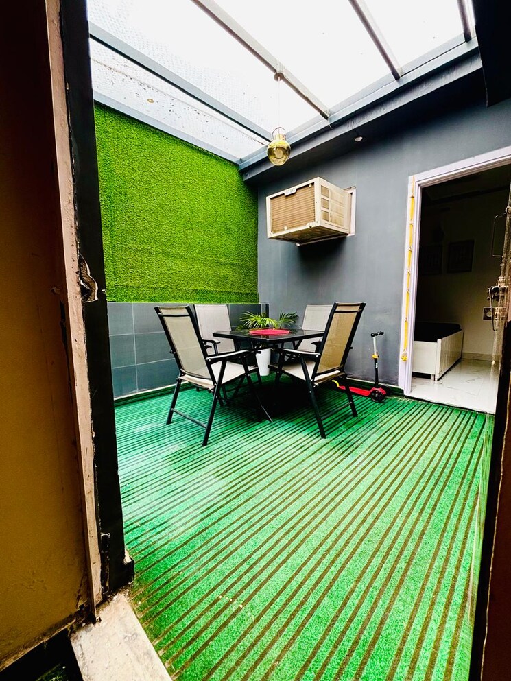 Terrace, rohini sector 23 1 Bedroom 450 Sq.Ft. Builder Floor In Rohini Sector 23 Delhi 7692378