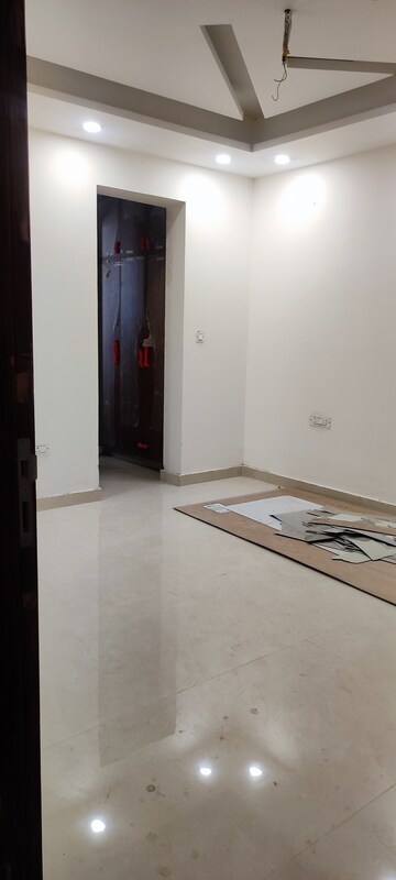 Room in 3 BHK Builder Floor at BPTP Park Central, Sector 85 – for Sale