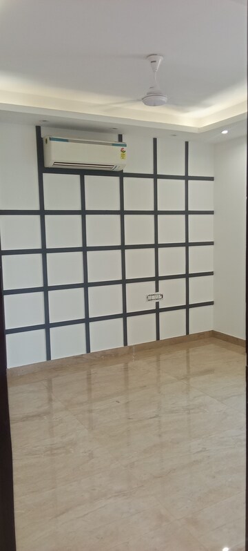 Room in 3 BHK Builder Floor at SS Mayfield Gardens, Sector 51 – for Sale
