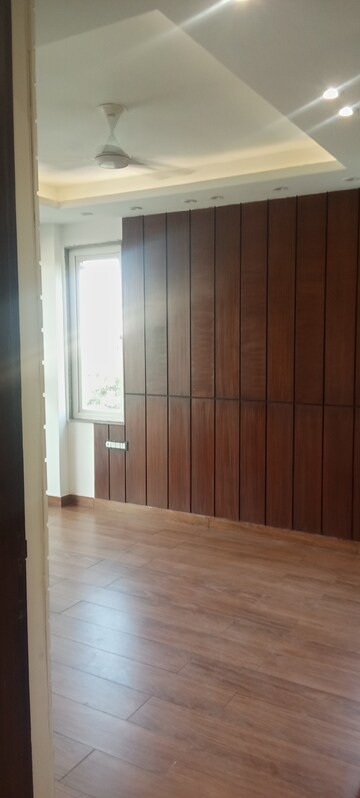 Room in 3 BHK Builder Floor at SS Mayfield Gardens, Sector 51 – for Sale