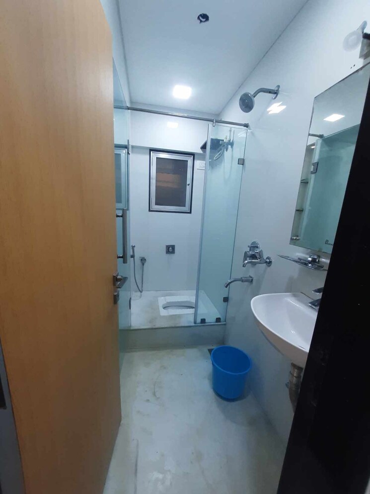 Bathroom, saaga-nav-vishwadham-chs-ltd 1 Bedroom 600 Sq.Ft. Apartment In Santacruz East Mumbai 7692590