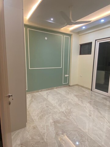 Room in 3 BHK Builder Floor at SS Mayfield Gardens, Sector 51 – for Sale