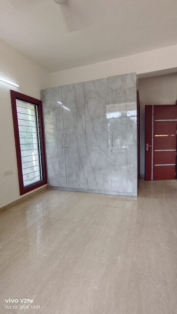 Room in 3 BHK Builder Floor at SS Southend Floors, South City 2 – for Sale