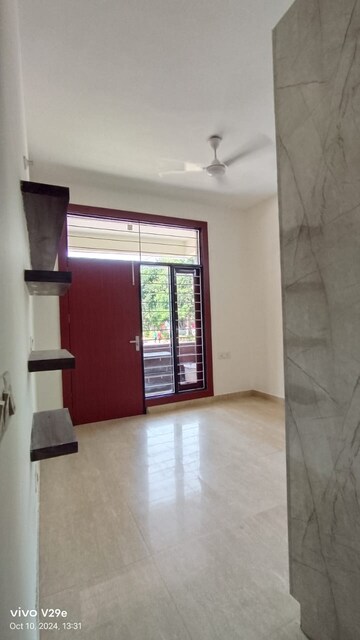 Room in 3 BHK Builder Floor at SS Southend Floors, South City 2 – for Sale