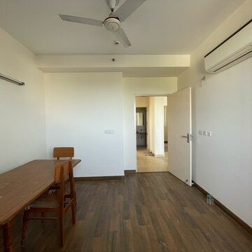 Room in 3 BHK Apartment at Conscient Heritage Max, Sector 102 – for Sale