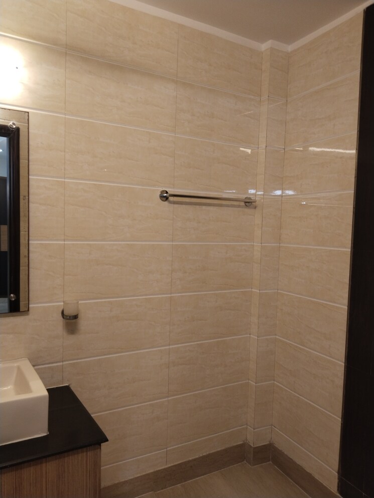 Bathroom, malviya nagar 3 Bedroom 1800 Sq.Ft. Builder Floor In Malviya Nagar Delhi 7693334