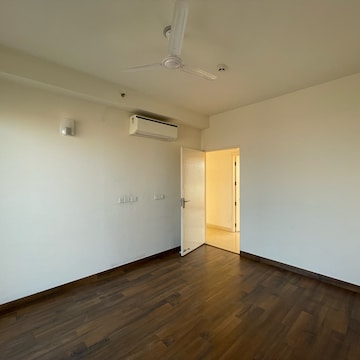 Room in 4 BHK Apartment at Conscient Heritage Max, Sector 102 – for Sale