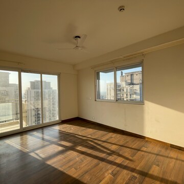 Room in 4 BHK Apartment at Conscient Heritage Max, Sector 102 – for Sale