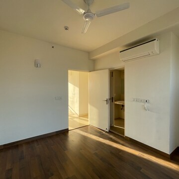 Room in 4 BHK Apartment at Conscient Heritage Max, Sector 102 – for Sale
