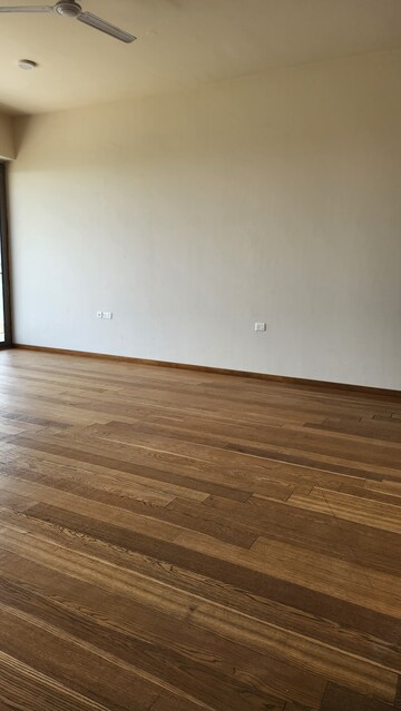 Room in 4 BHK Apartment at Paras Quartier, Gwal Pahari – for Sale