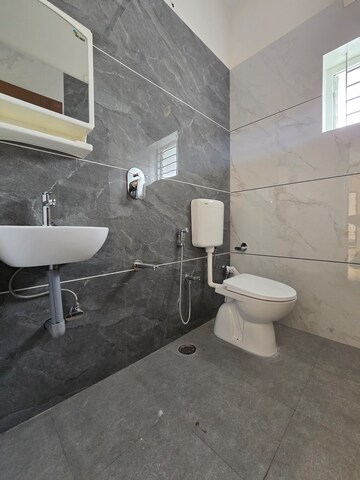 Attached Bathroom in 1 BHK Apartment at Hal 2nd Stage – for Rent