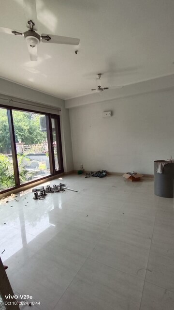 Room in 3 BHK Builder Floor at Uppal Southend, Sector 49 – for Sale